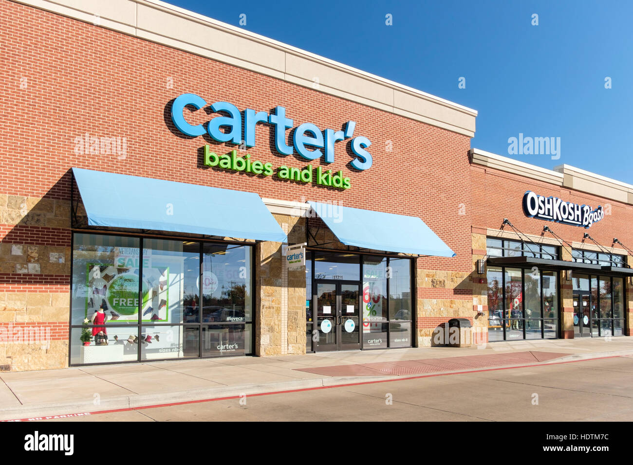 Äußere Schaufenster und Eingänge von Carters Babys und Kinder Kleidung & OshKosh B'gosh Filialen in Oklahoma City, Oklahoma, USA. Stockfoto