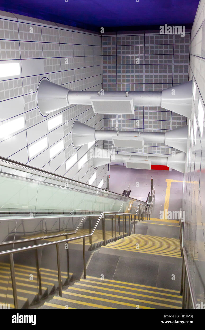 Deutschland, Köln, Treppen von der u-Bahnstation im historischen Rathaus im alten Teil der Stadt. Stockfoto
