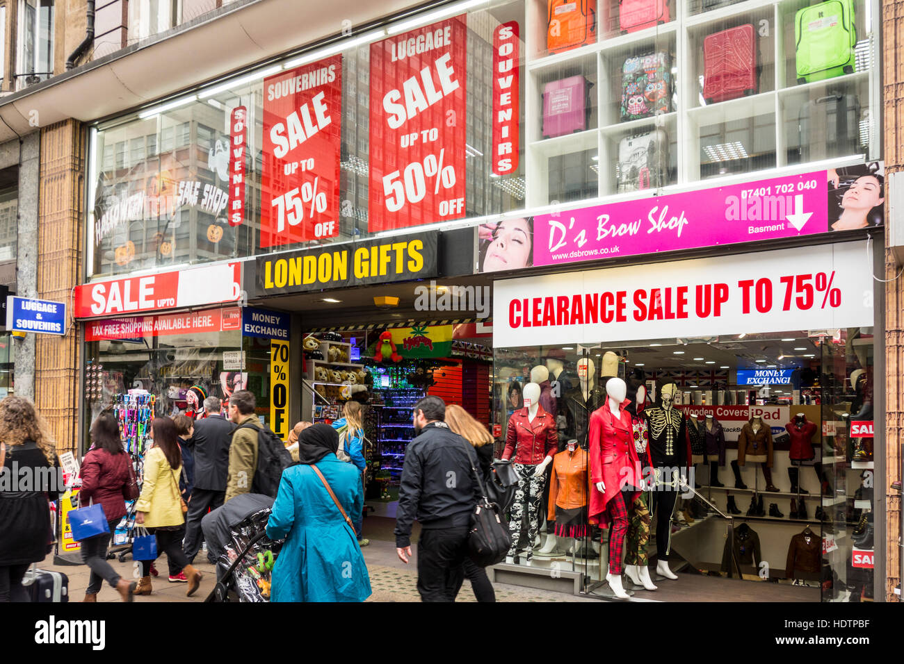 Touristischen Geschäfte auf der Oxford Street, London, UK Stockfoto