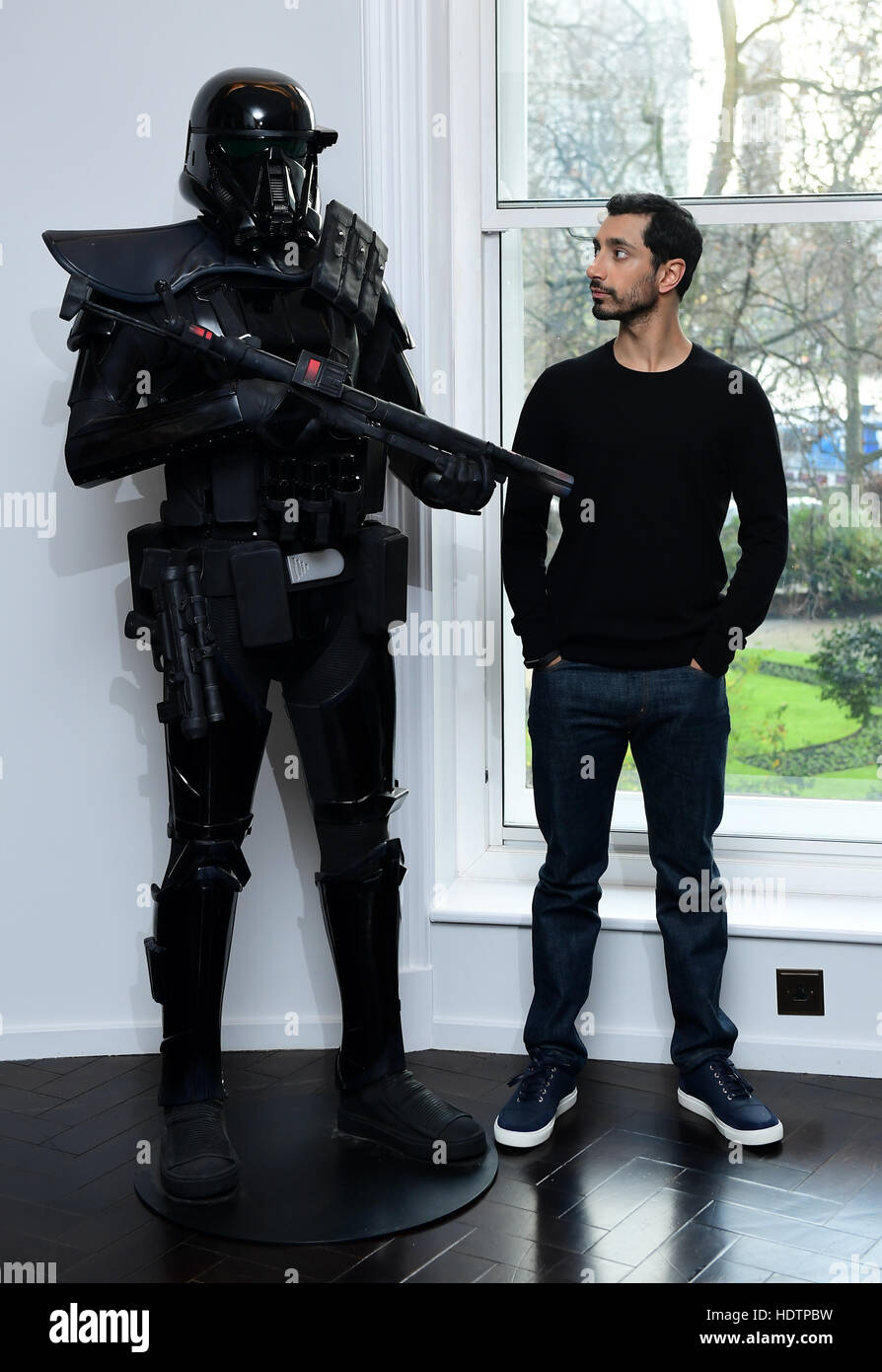 Riz Ahmed besucht die Rogue One: A Star Wars Geschichte Fototermin im Corinthia Hotel, London. Stockfoto