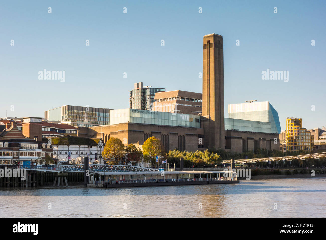 Ansicht des Tate Modern aus dem nördlichen Ufer der Themse, London, UK Stockfoto