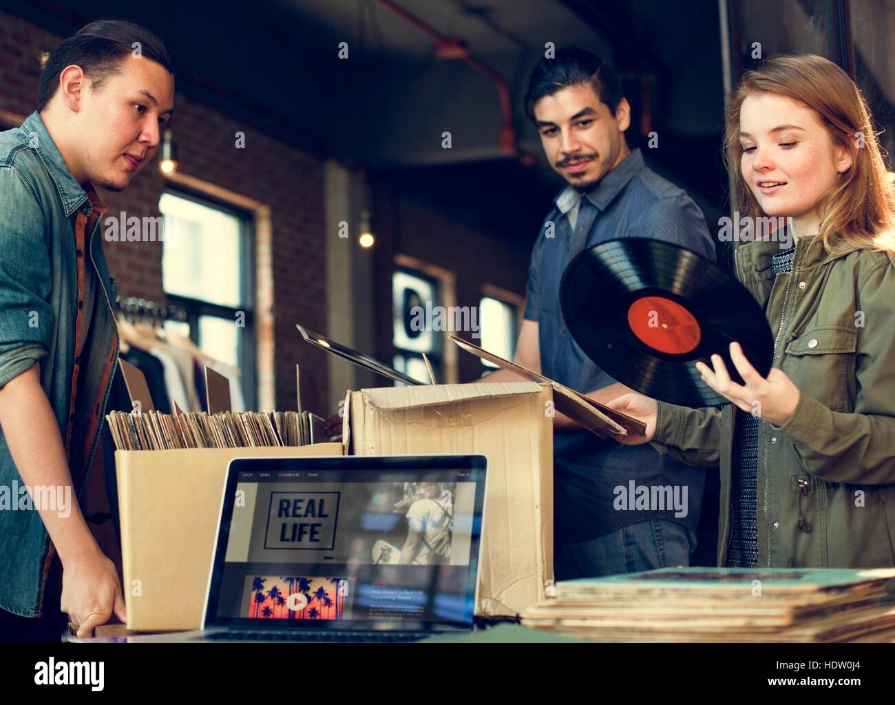 Vinyl Record Store Musik einkaufen Oldschool Klassiker Konzept Stockfoto