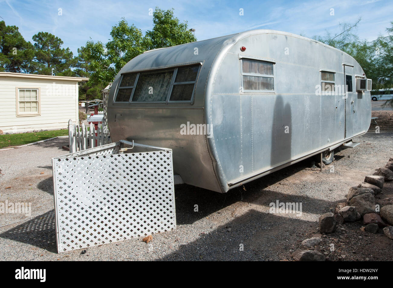 Alte spartanische Reisetrailer-Ausstellungen im Clark County Museum Henderson, Las Vegas, Nevada. Stockfoto