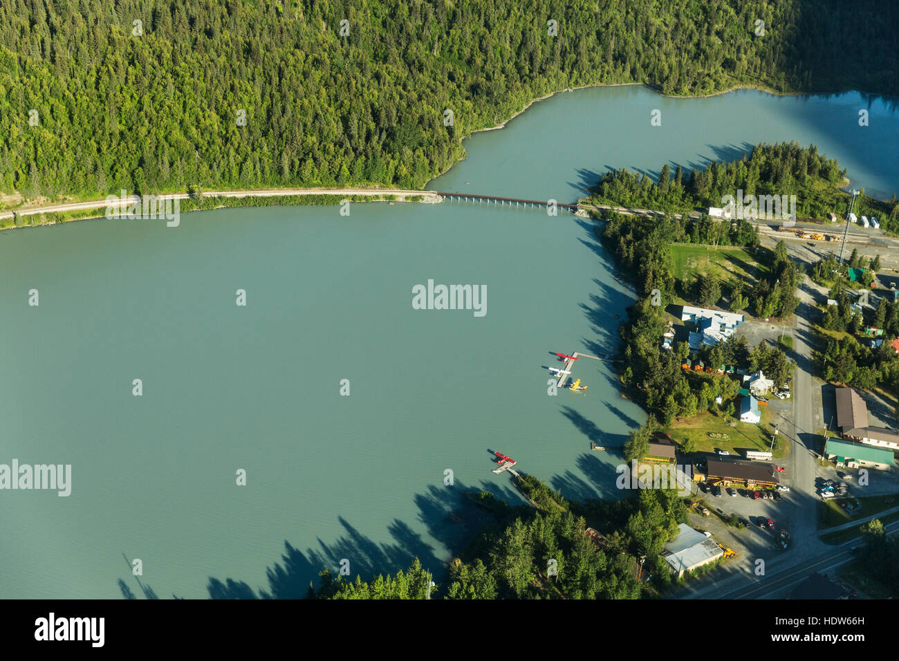 Luftaufnahme der Trail See AK Eisenbahn Tressel und Float Plane Basis, Moose Pass, Kenai-Halbinsel, Yunan AK, USA Stockfoto