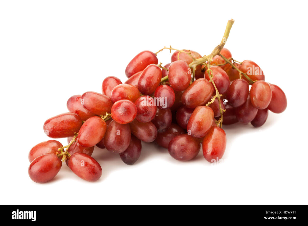 rote kernlose Tafeltrauben isoliert auf weißem Hintergrund Stockfoto