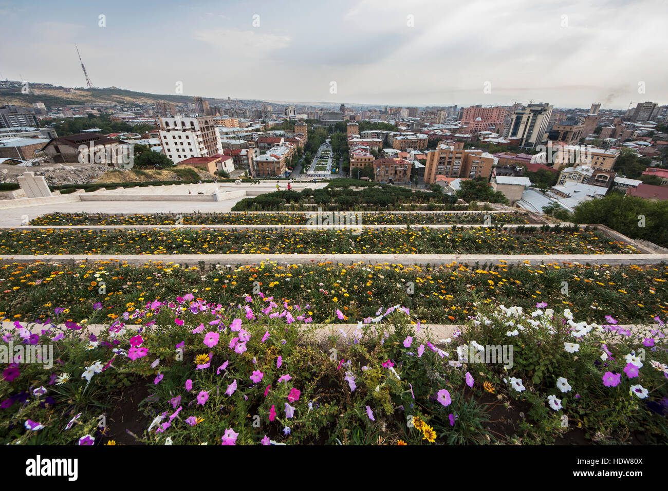 Panoramablick von Eriwan vom oberen Rand der Eriwan Kaskade; Yerevan, Armenien Stockfoto