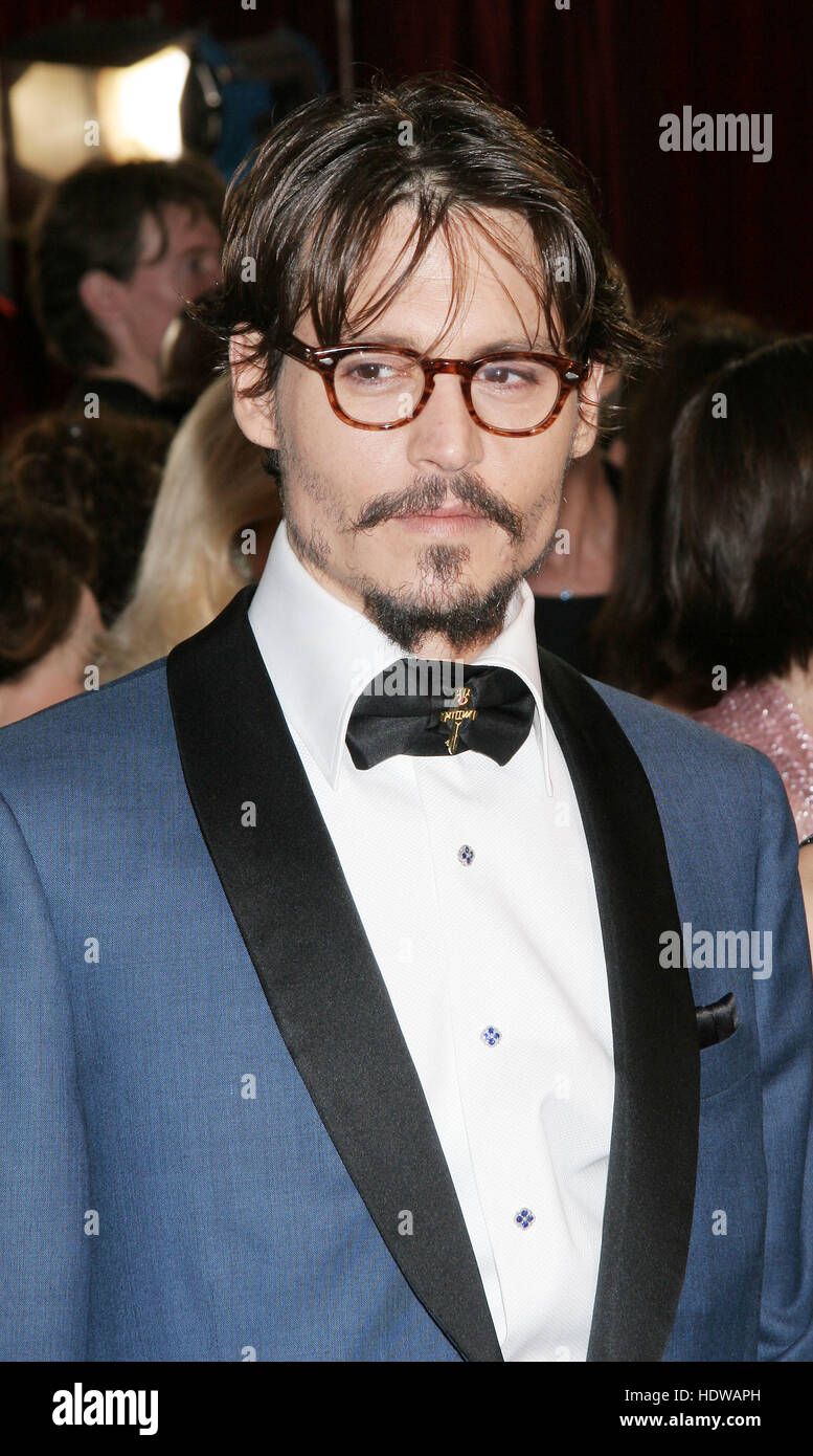 Johnny Depp kommt bei der 77th Annual Academy Awards in Los Angeles im 21. Februar 2005. Bildnachweis: Francis Specker Stockfoto
