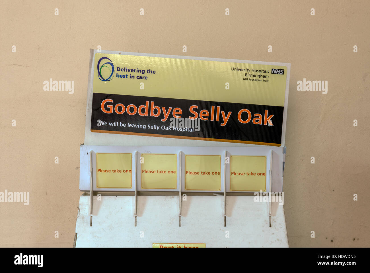 Altes schwarzes Brett Abschied von Selly Oak Hospital, Birmingham, England, UK Stockfoto