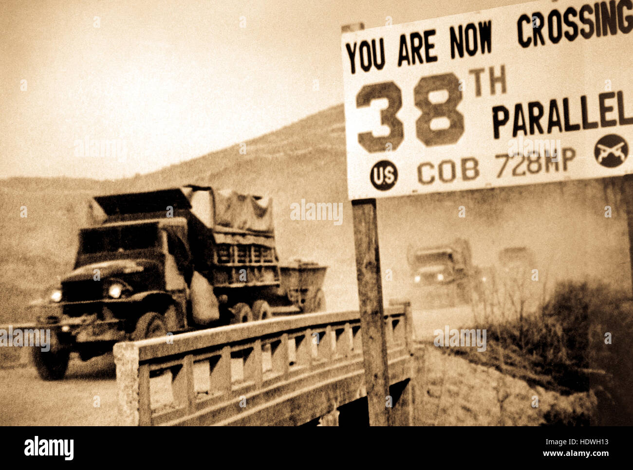 Überqueren die 38th parallel.  Vereinten Nationen Truppen zurückzuziehen aus der nordkoreanischen Hauptstadt Pjöngjang. Stockfoto