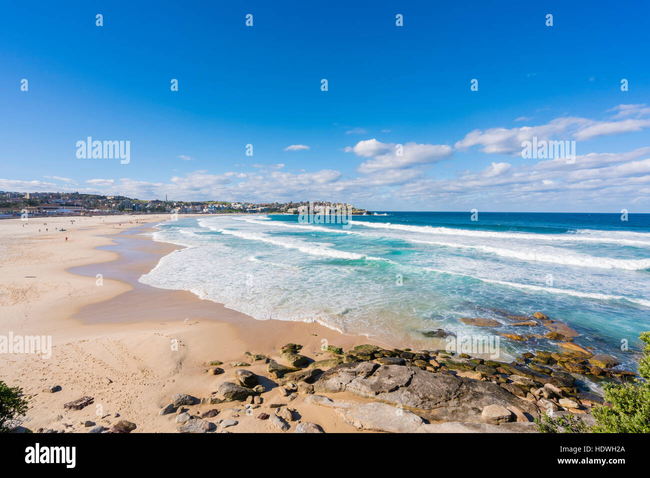 Bondi Beach und Apartments in Sydney, Australien Stockfoto