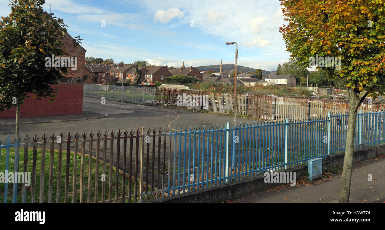 Abfall Boden, Rat Estate, West Belfast, Nordirland, Vereinigtes Königreich Stockfoto