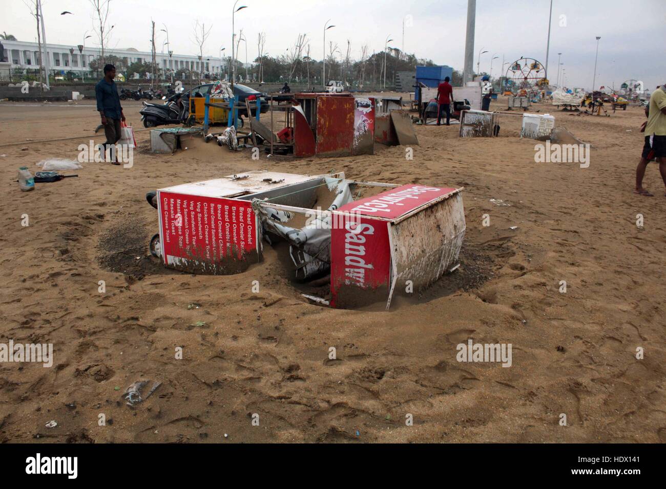 Sandwich Food Stall beschädigt, Cyclone Vardah, Marina Beach, Madras, Chennai, Tamil Nadu, Indien, Asien Stockfoto