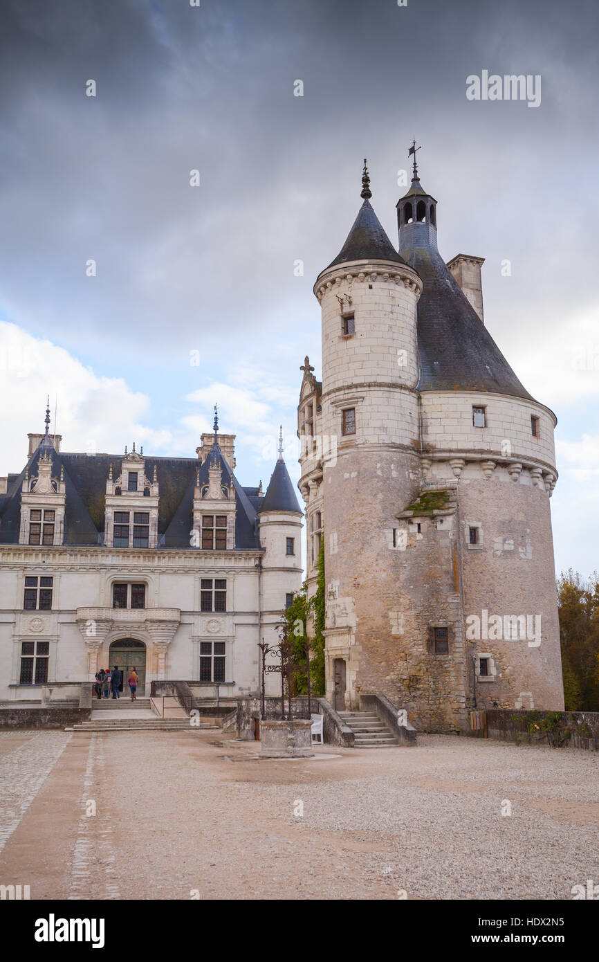 Chenonceau, Frankreich - 6. November 2016: Turm von Chateau de Chenonceau, mittelalterliche Burg, Loire-Tal. Es entstand im 15. Jahrhundert, Mischung aus späten Goth Stockfoto