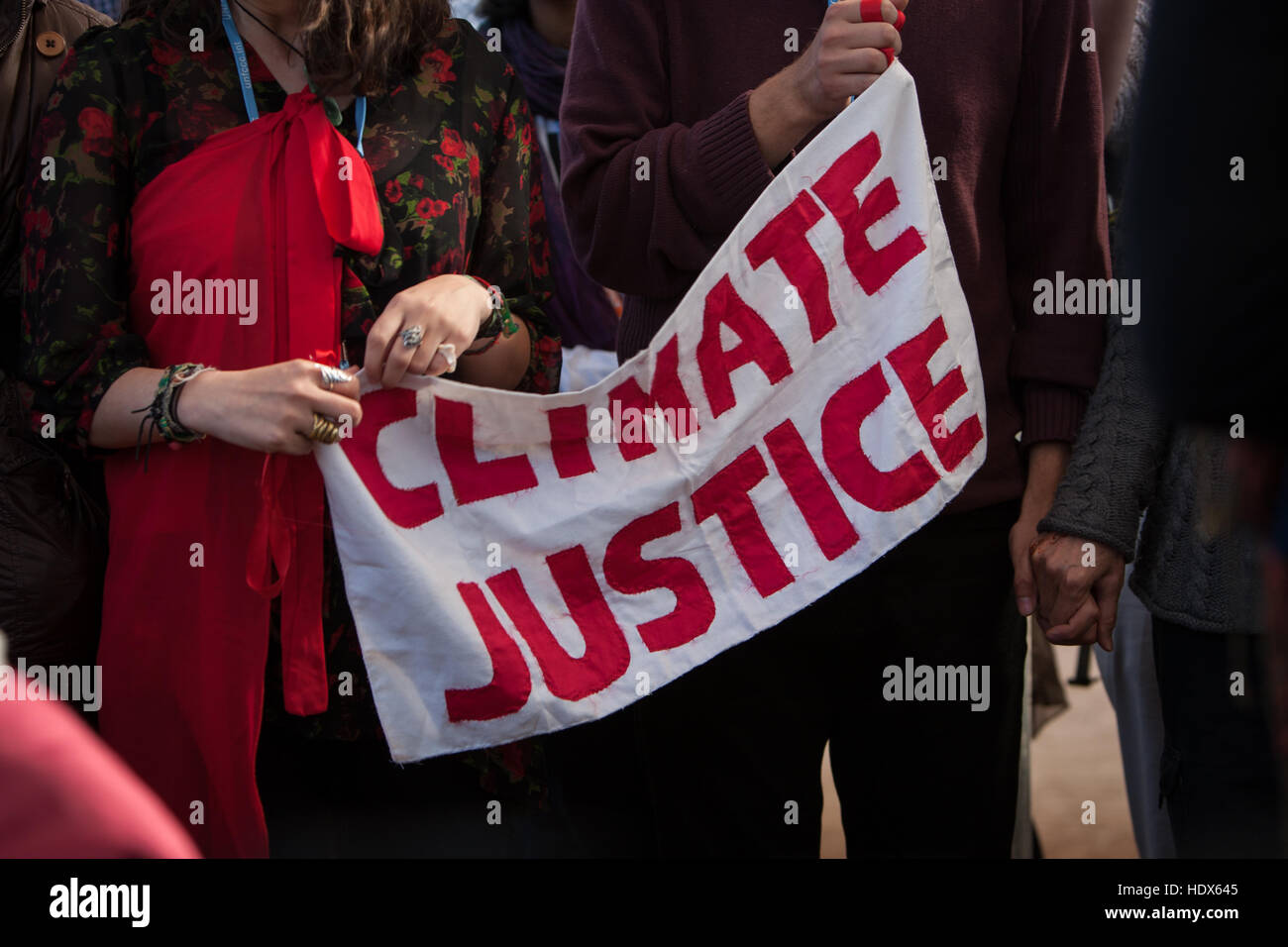Klimagerechtigkeit enthüllen ihre "Peoples to-do List" im Zuge der Donald Trump wird gewählt, um die Position des Präsidenten der USA, während der COP22 UN-Klimakonferenz in Marrakesch, Marokko, am 9. November 2016 statt. Stockfoto