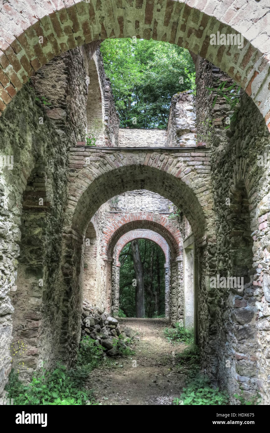 Ruinen der Kirche Saint Apollonia - erbaut um das Jahr 1670, Tschechische Republik Stockfoto