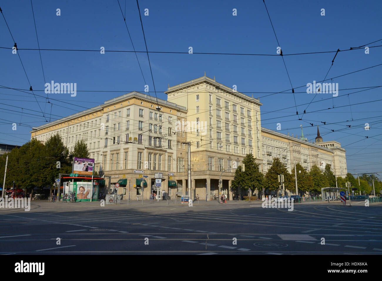 Geschaeftshaus, Ernst-Reuter-Allee, Magdeburg, Sachen-Anhalt, Deutschland Stockfoto