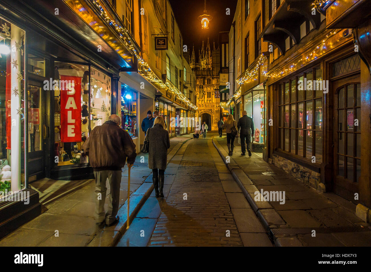 Weihnachten in Canterbury Mercery Lane und dem Dom Eingang Stockfoto