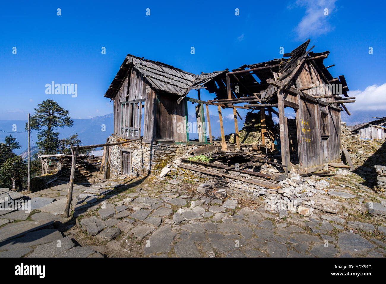 Die Ruine eines Bauern Haus, total bei dem Erdbeben 2015 zerstört Stockfoto
