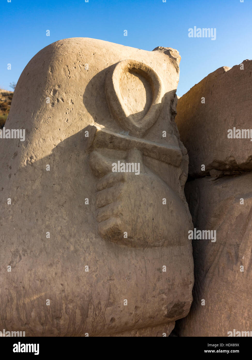 Nahaufnahme von Katastrophenhilfe und schnitzen am Tempel der Mut der große in Karnak, Luxor, Ägypten Stockfoto