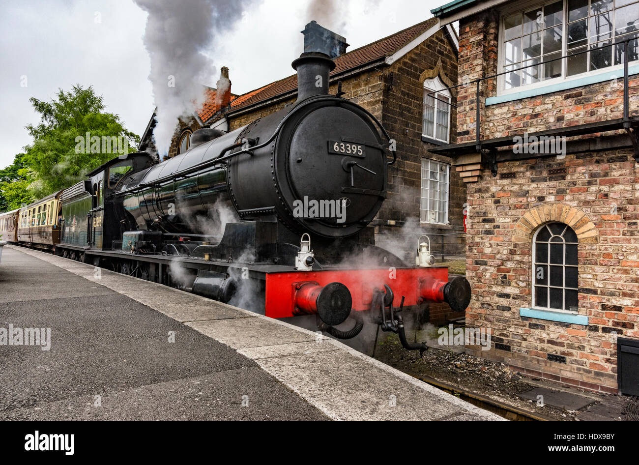 Das Pullman Diner verlassen Grosmont Bahnhof auf die North York Moors Railway Stockfoto