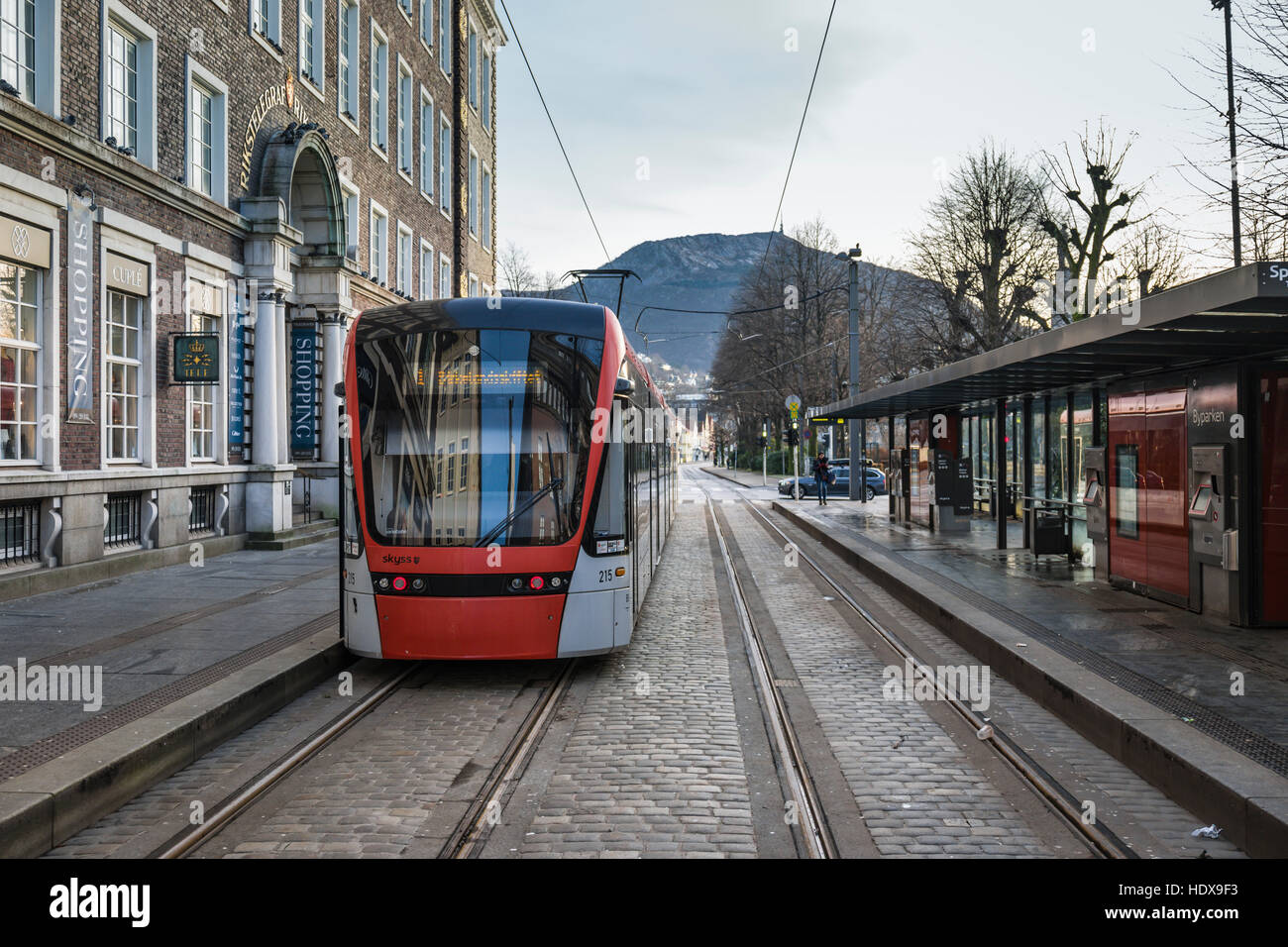 Stadtbahn in Bergen Stadtzentrum entfernt. Stockfoto