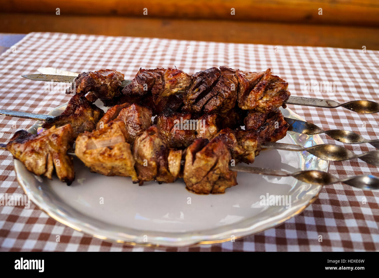 Essen Fleisch Kebab auf einem Teller auf den Tisch Stockfoto