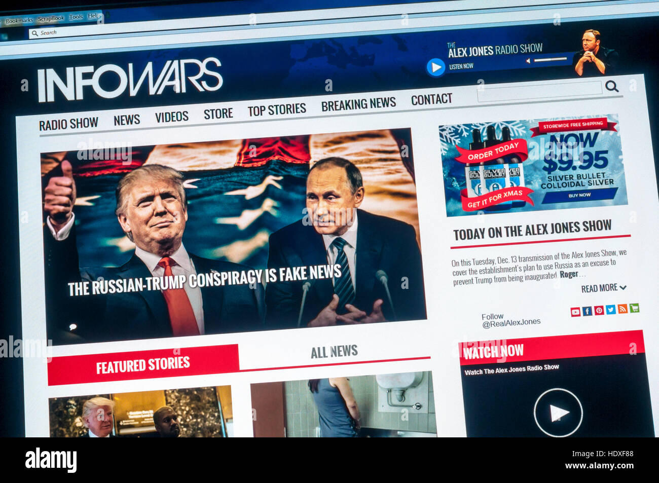 Rechter Flügel amerikanische Website ausführen Infowars von Alex Jones ist eine gefälschte Newssite beschriftet worden. Stockfoto