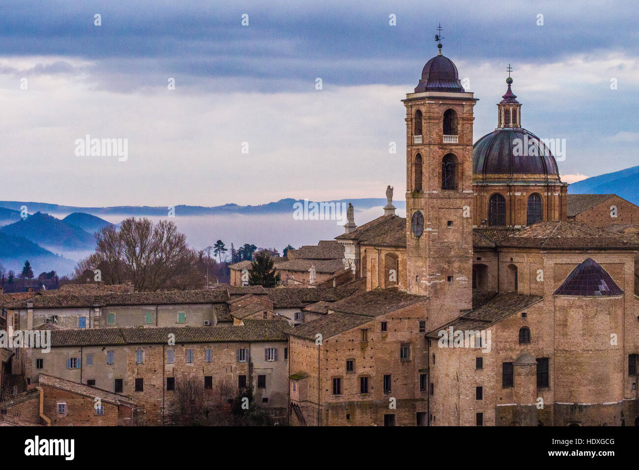 Urbino, einer mittelalterlichen Stadtmauer in der Marche Region Italiens. Stockfoto