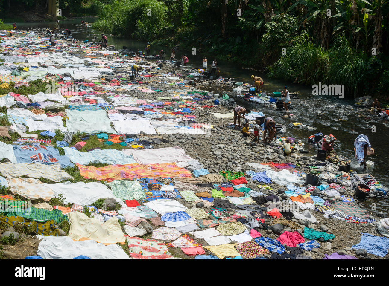 Wäsche in den Flüssen der Insel São Tomé, São Tomé e Príncipe Stockfoto