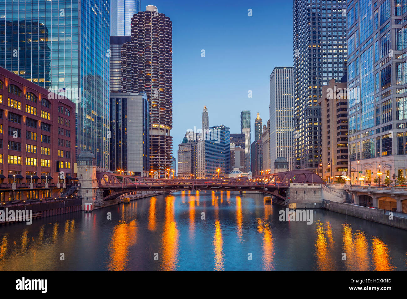 Downtown Chicago. Stadtbild Bild von Chicago downtown in der blauen Dämmerstunde. Stockfoto