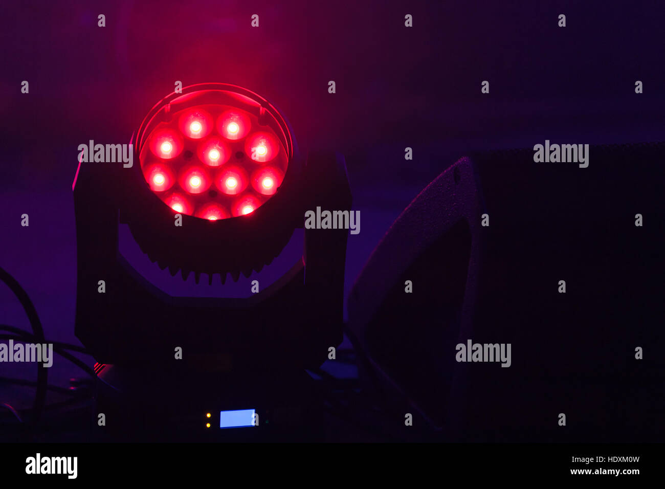 Bühne LED spot-Licht mit roten Stimmung, moderne Bühnentechnik Beleuchtung  Stockfotografie - Alamy