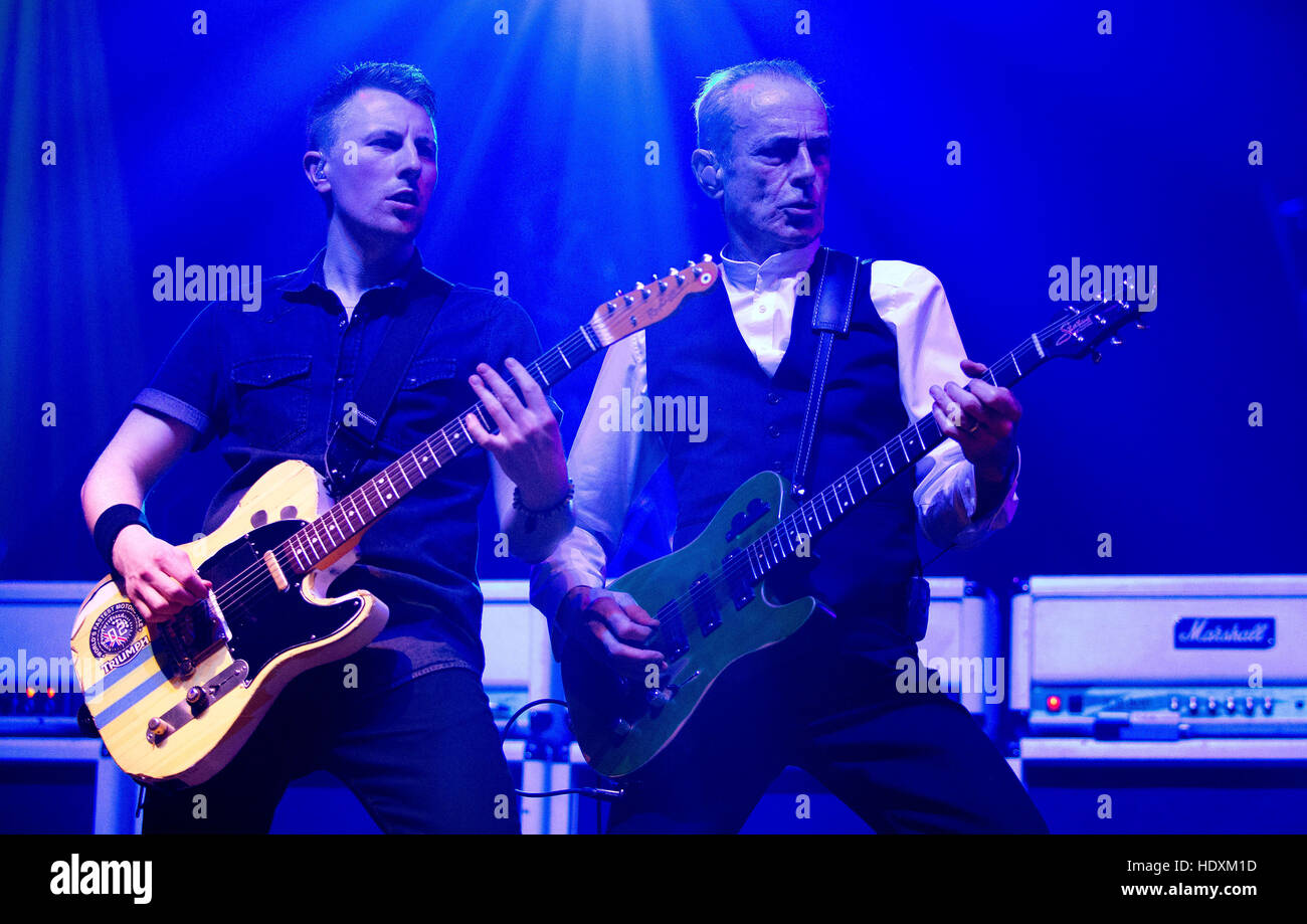 Richie Malone & Francis Rossi (R) - Status Quo Live - Last der Elektrik-Tour - Bournemouth (BIC) - 12.09.2016 Stockfoto