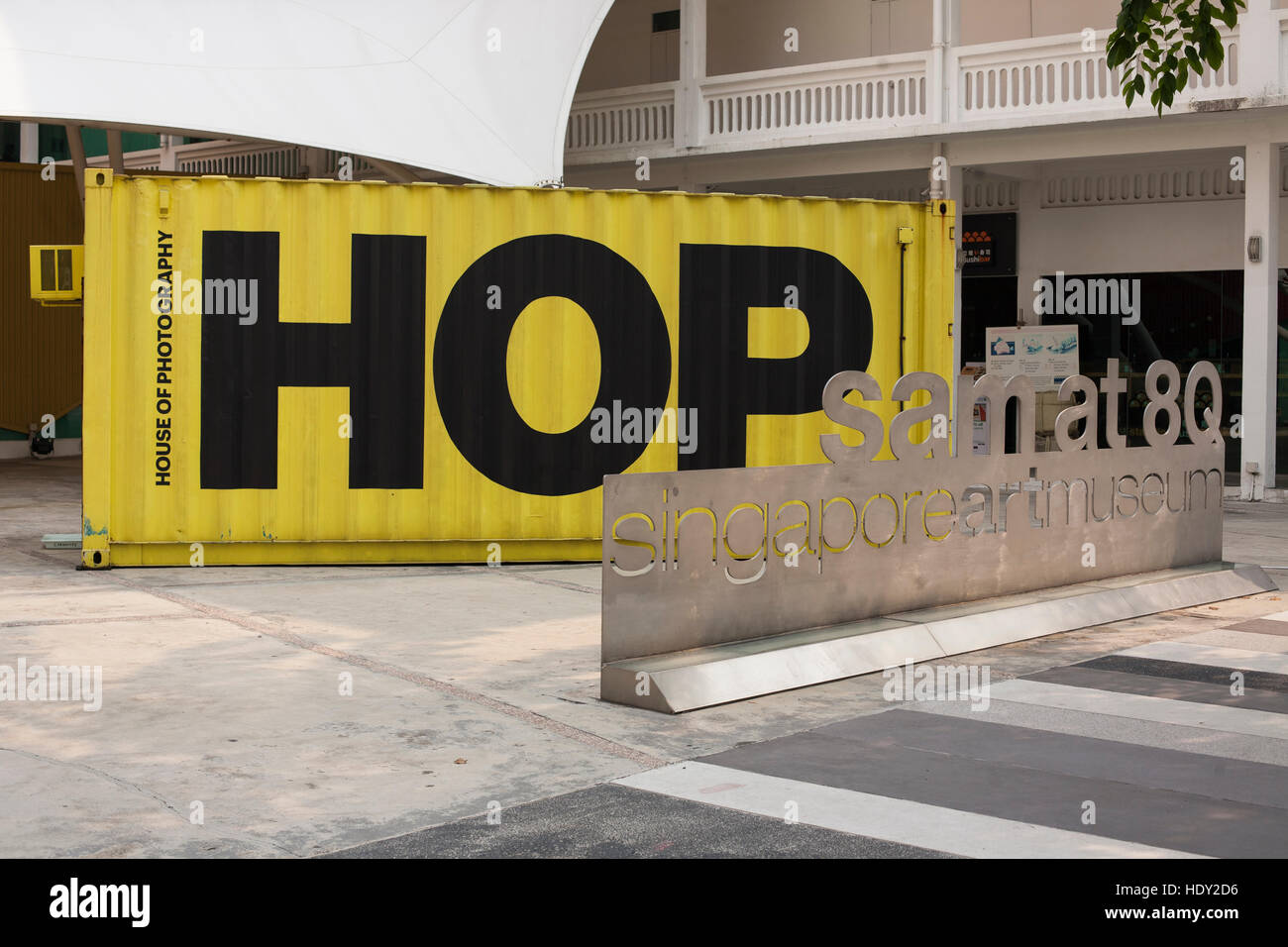 Kunstmuseum-Sam 8Q Haus der Fotografie mit großen gelben Container HOP Stockfoto