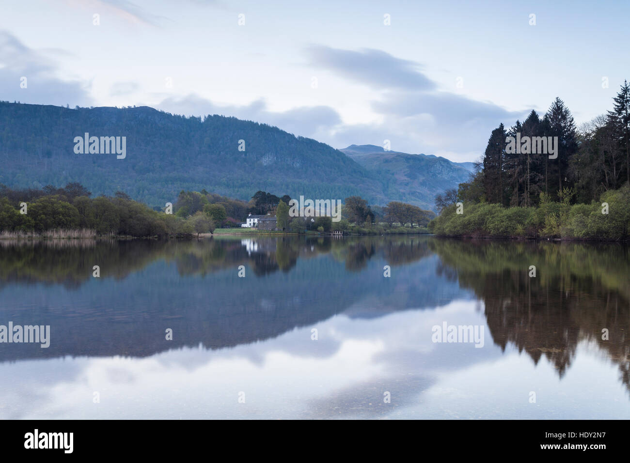 Derwent Water auf einem noch Frühlingsmorgen. Stockfoto