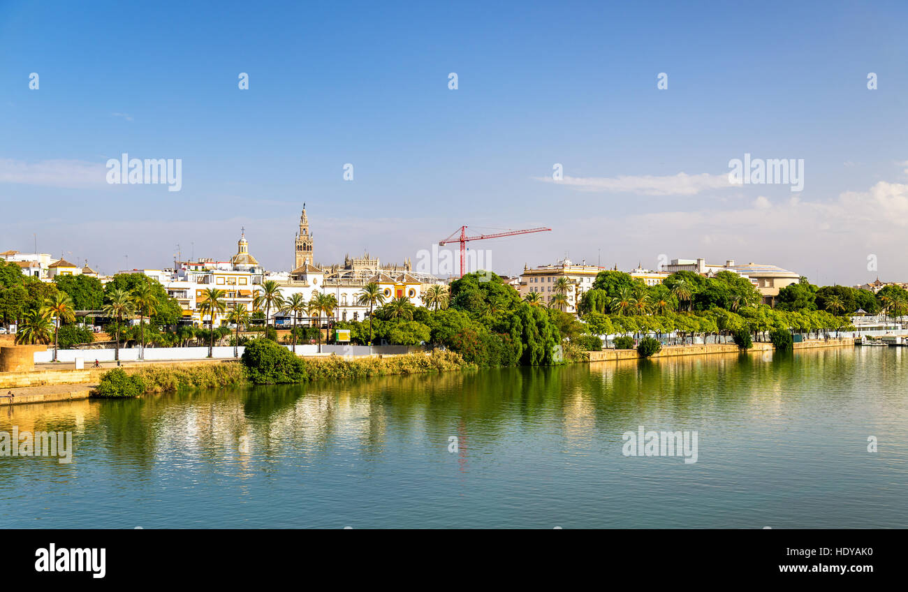 Flußdamm Guadalquivir in Sevilla, Spanien Stockfoto