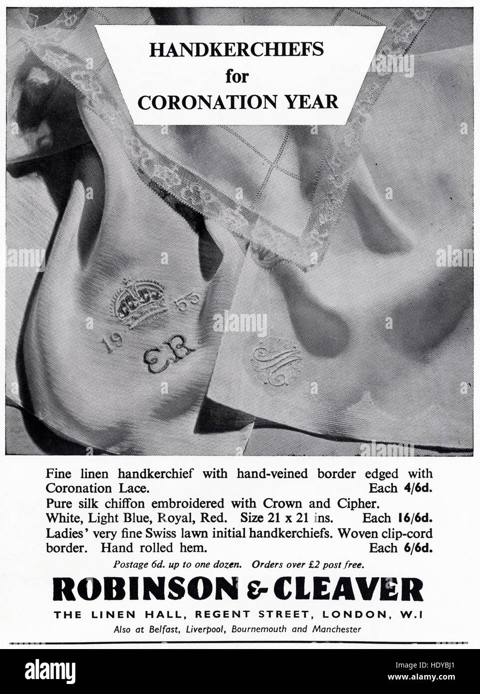 1950 Werbung Werbung von original alten Vintage englischen Magazin datiert 1953 Werbung für Bettwäsche Taschentücher von Robinson & Cleaver anlässlich der Krönung von Königin Elizabeth II 50s Retro Stockfoto