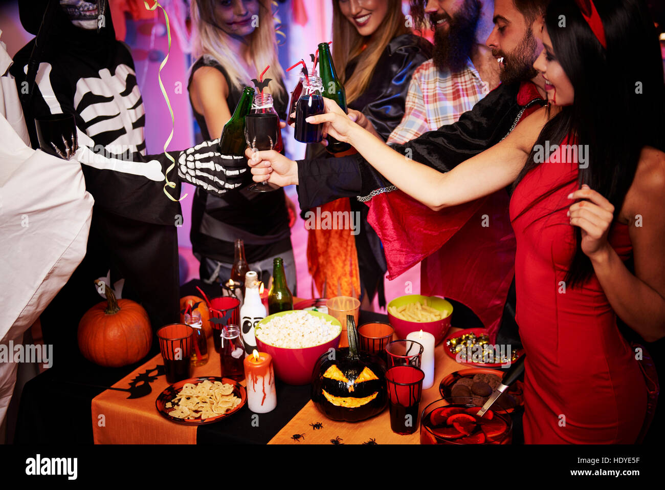 Jubel über die Halloween-party Stockfoto