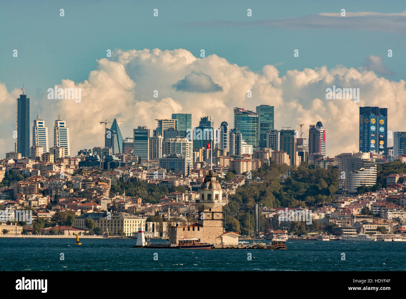 Istanbul Skyline gesehen aus dem Bosporus, Istanbul, Türkei Stockfoto