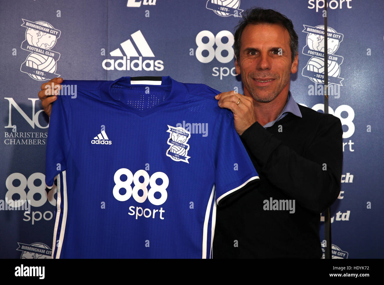 Neue Birmingham City Manager Gianfranco Zola während der Pressekonferenz in St Andrews, Birmingham. Stockfoto