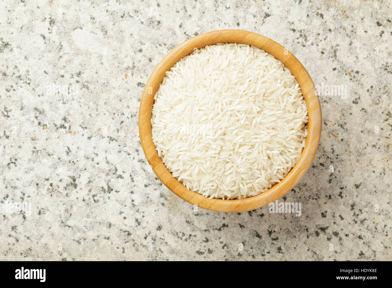 Weißer Reis in einer Holzschale Stockfoto
