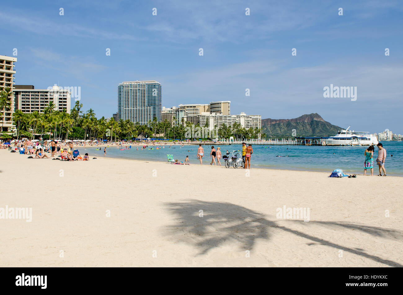 Strand von Waikiki, Waikiki, Honolulu, Oahu, Hawaii. Stockfoto