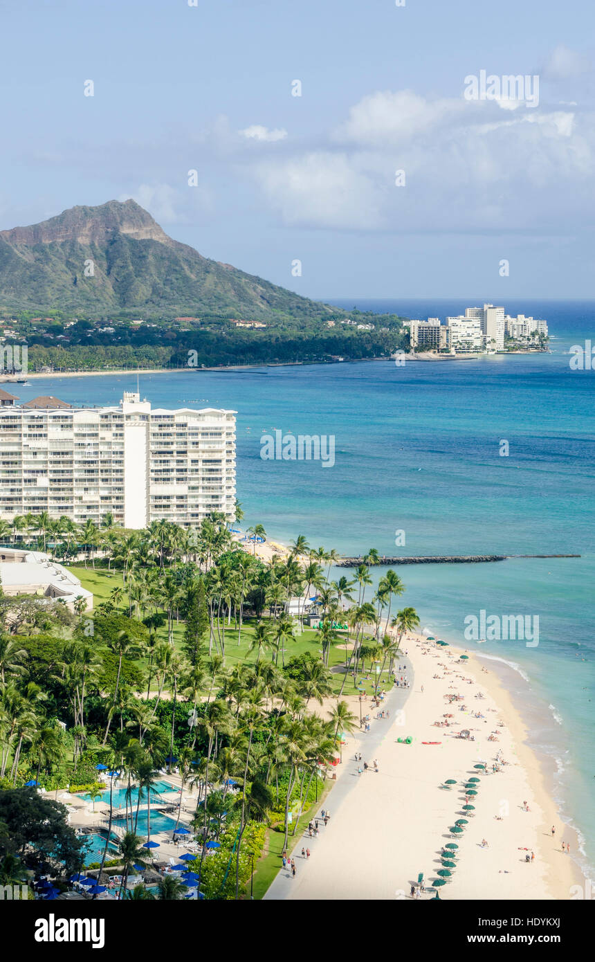 Waikiki Beach und Diamond Head, Waikiki, Honolulu, Oahu, Hawaii. Stockfoto
