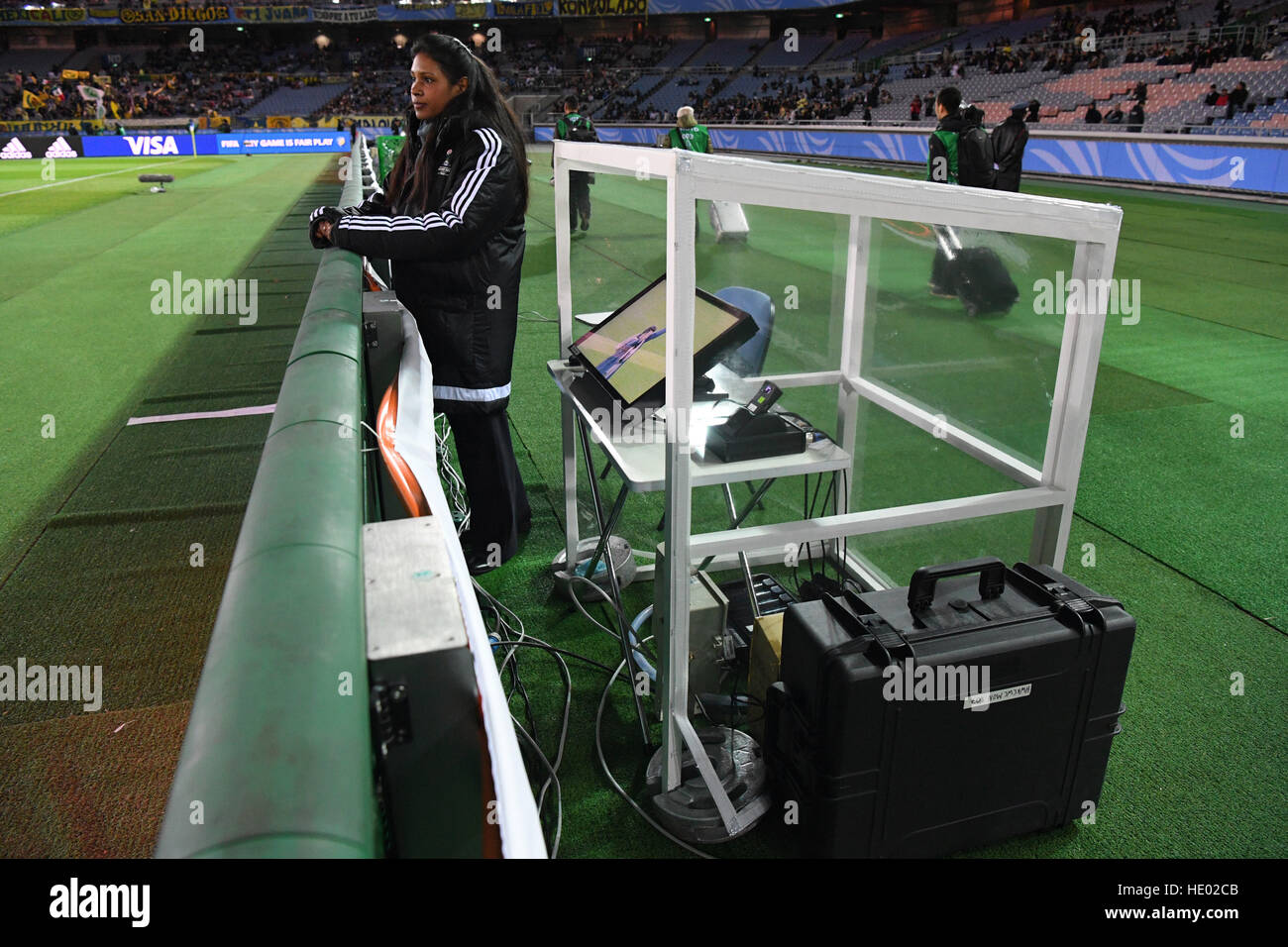 International Stadium Yokohama, Kanagawa, Japan. 15. Dezember 2016. Video Schiedsrichter System, Fußball: FIFA Club World Cup Japan 2016 Semi Final Match zwischen Real Madrid Club America 0-2 im Yokohama International Stadium, Kanagawa, Japan. © AFLO SPORT/Alamy Live-Nachrichten Stockfoto