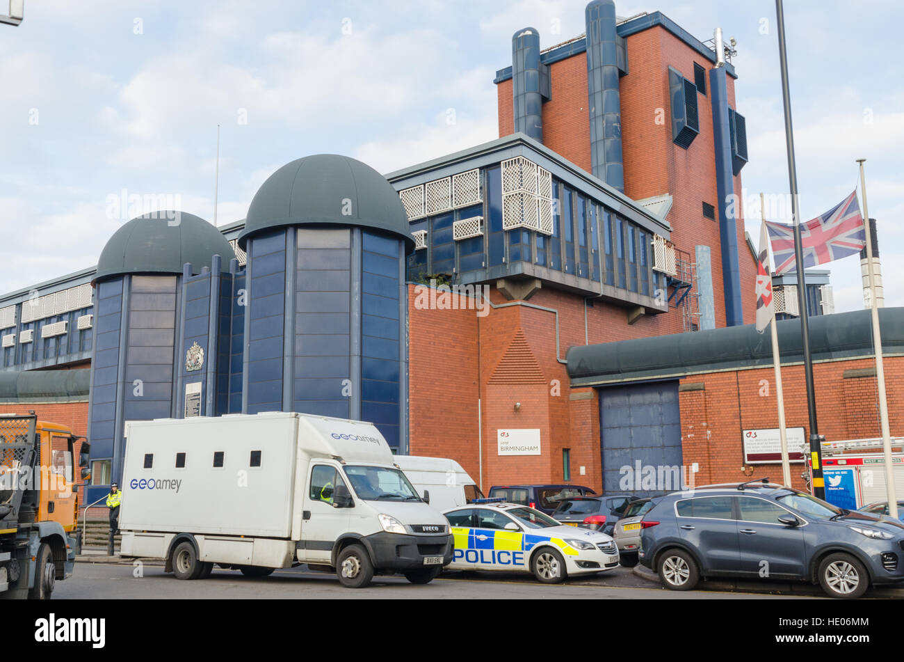 Notfall-Dienste außerhalb HMP Birmingham während eines Aufstandes am 16. Dezember 2016 Stockfoto