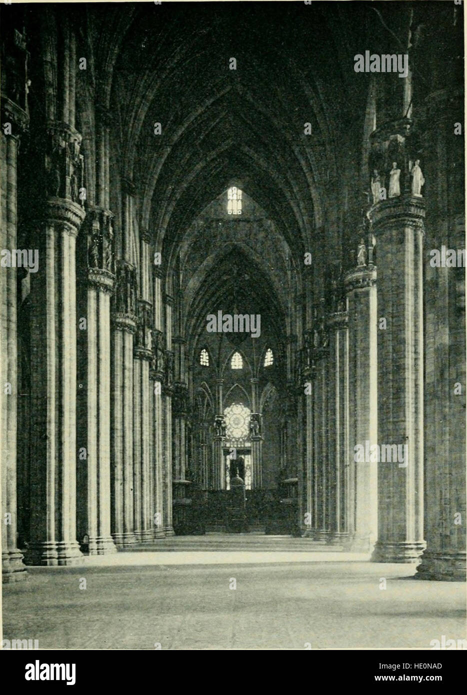 „With Shelley in Italy“ (1905) enthält Gedichte und Briefe von Percy Bysshe Shelley, die sein Leben in Italien von 1818 bis 1822 widerspiegeln. Die Sammlung bietet Einblicke in Shelleys persönliche Erfahrungen und literarische Werke während seiner italienischen Jahre. Stockfoto