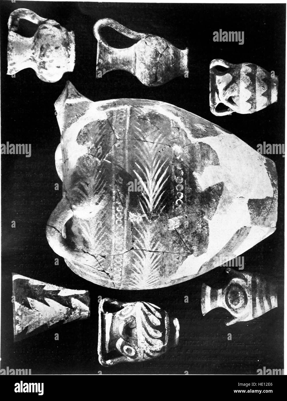 Dieses Werk aus dem Jahr 1921 erforscht die Stadien der frühen kretischen Zivilisation und konzentriert sich auf die archäologischen Entdeckungen in Knossos und die Bedeutung des Palastes von Minos für das Verständnis des antiken Kretas. Stockfoto