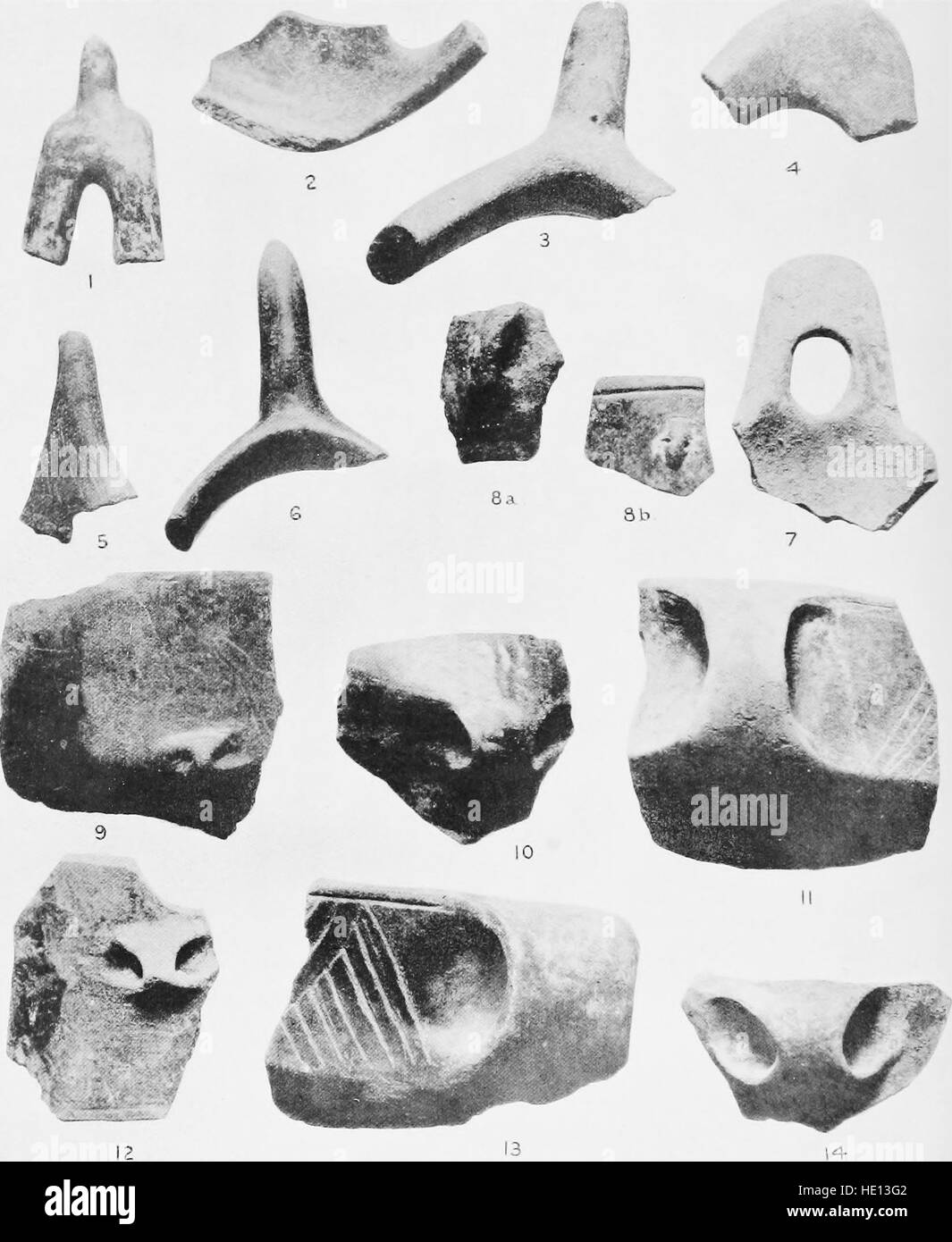 Dieses Werk von 1921 bietet einen vergleichenden Überblick über die Stadien der frühen kretischen Zivilisation, wobei der Schwerpunkt auf den Entdeckungen im Palast von Minos in Knossos und der Entwicklung der minoischen Kultur liegt. Stockfoto