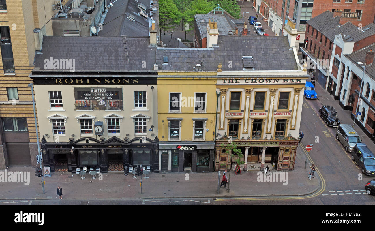 Berühmte Krone Bar und Robinsons, Gt Victoria St, Belfast Stockfoto