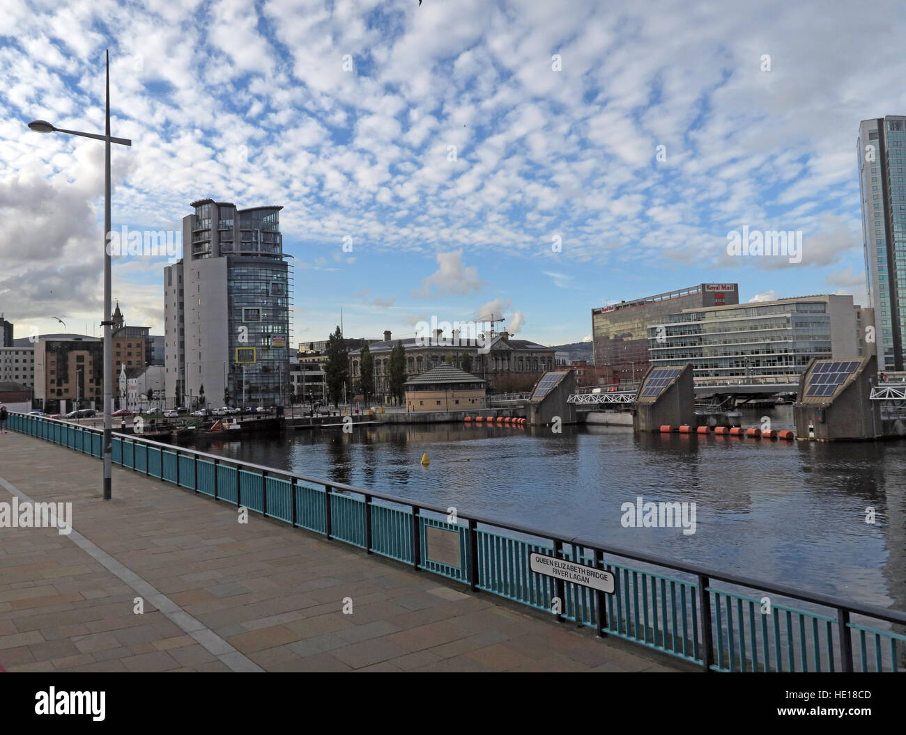Königin-Elisabeth-Brücke, Lagan Waterside, Belfast, Nordirland, Vereinigtes Königreich Stockfoto