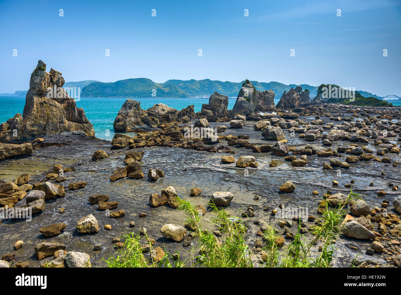 Kushimoto, Wakayama Präfektur, Japan Küste bei Hashi-gui-Iwa Felsen. Stockfoto